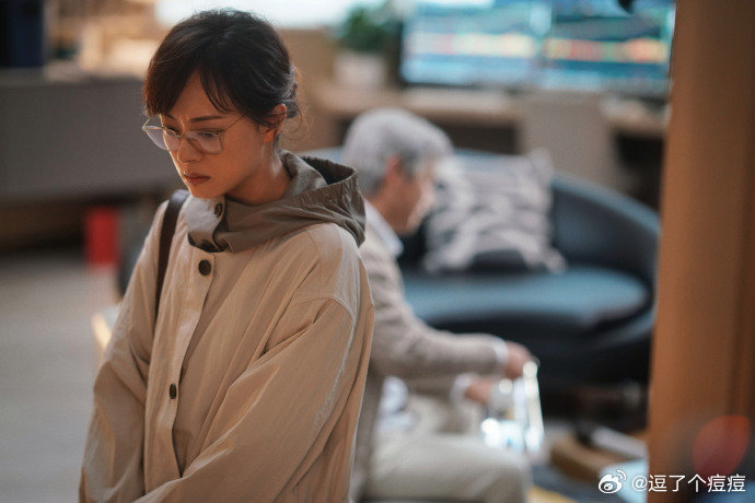 梅姐姐也在心疼嬛儿眉姐姐嬛儿平行时空梅姐姐聆儿二十年前困住身体，二十年后困住心灵