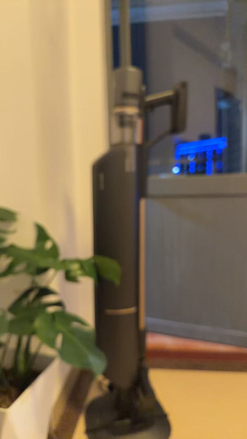 我的iPhone 17 Pro在微信拍照的时候经常拍出特别糊的照片，然后去某📚