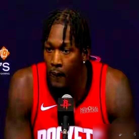 火箭要拆队换巨星？假的。
交易流言传得沸沸扬扬，说斯通要打包伊森和小贾巴里，梭