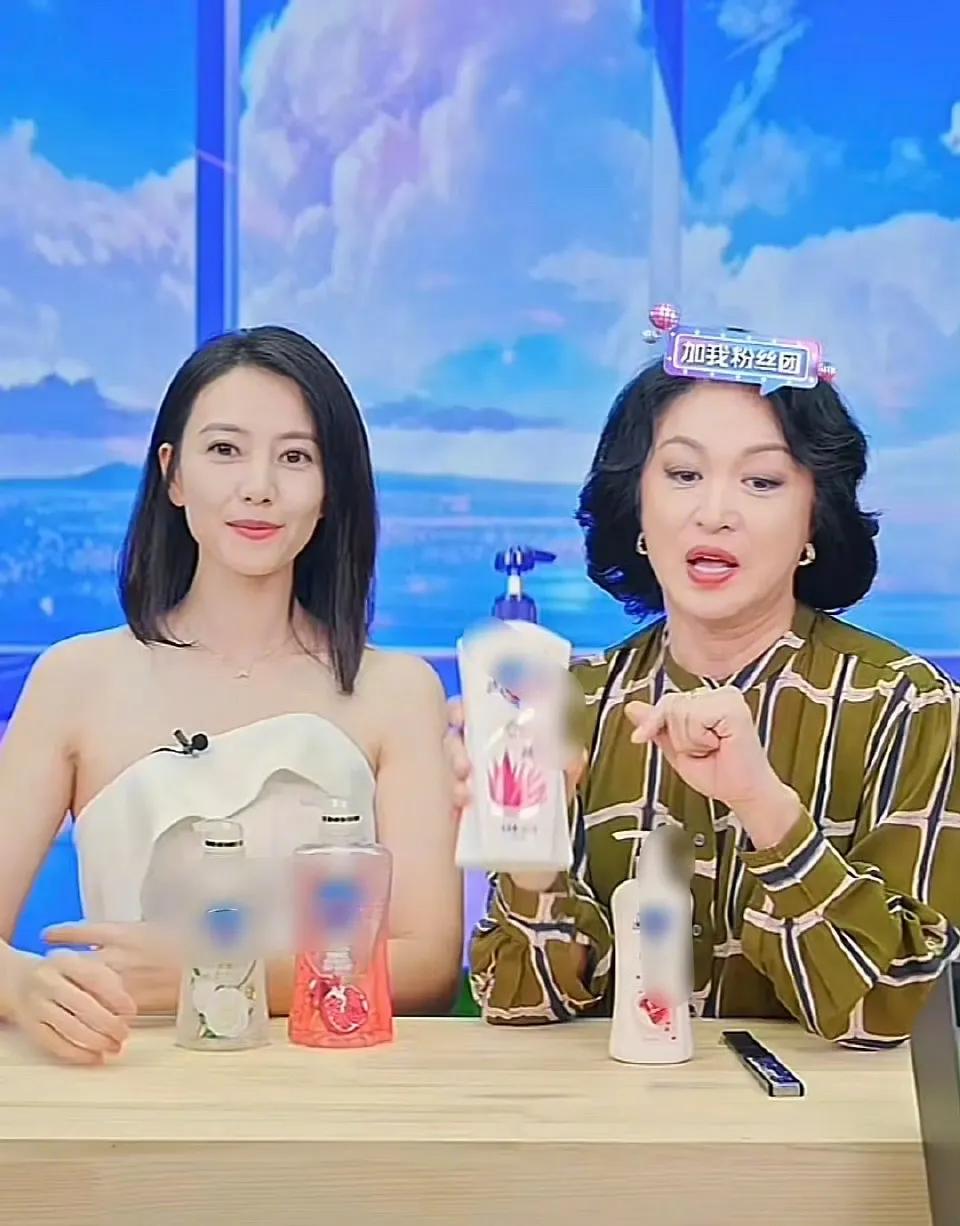 高圆圆金星直播截图，女神姐姐依然是女神，优雅大气，尤其是眼睛看着好有神韵，好传情