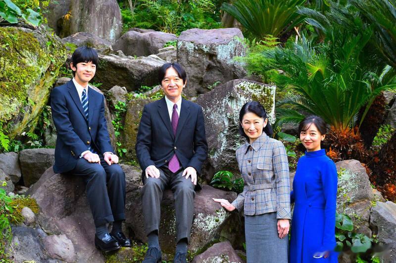 【日本求职网现奇怪职位：仅限爱子公主粉丝 疑似黑秋筱宫一家】海外新鲜事日本 在日