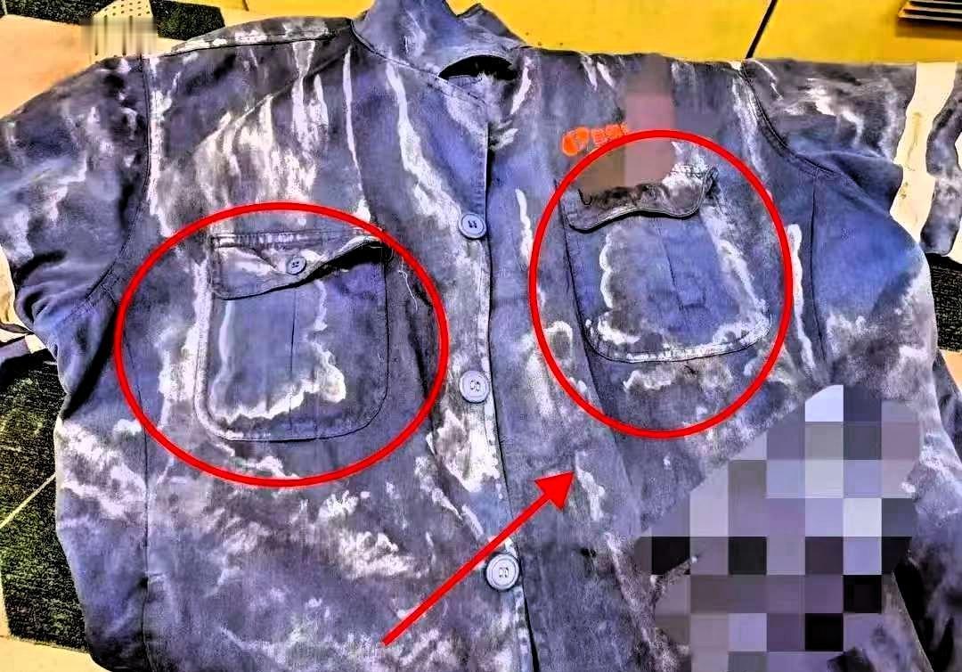 这就是包钢一线工人的工作服，上面那些发白的印子，
真不是普通的脏污，是高温车间里