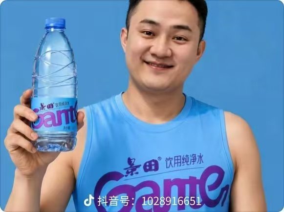 景甜一夜涨粉3.1万 众所周知互联网神人都是自带饮料的 ​​​