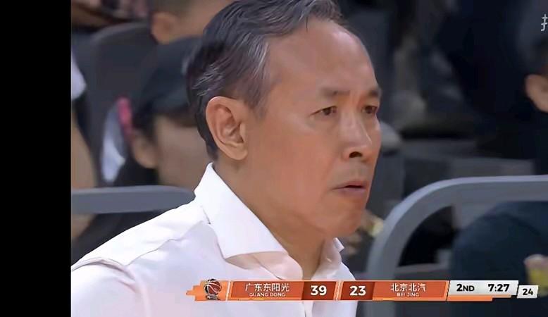 北汽男篮重金打造的银河战舰，接连失常啊，这管理层确实是舍得花钱买外援了，真不是自