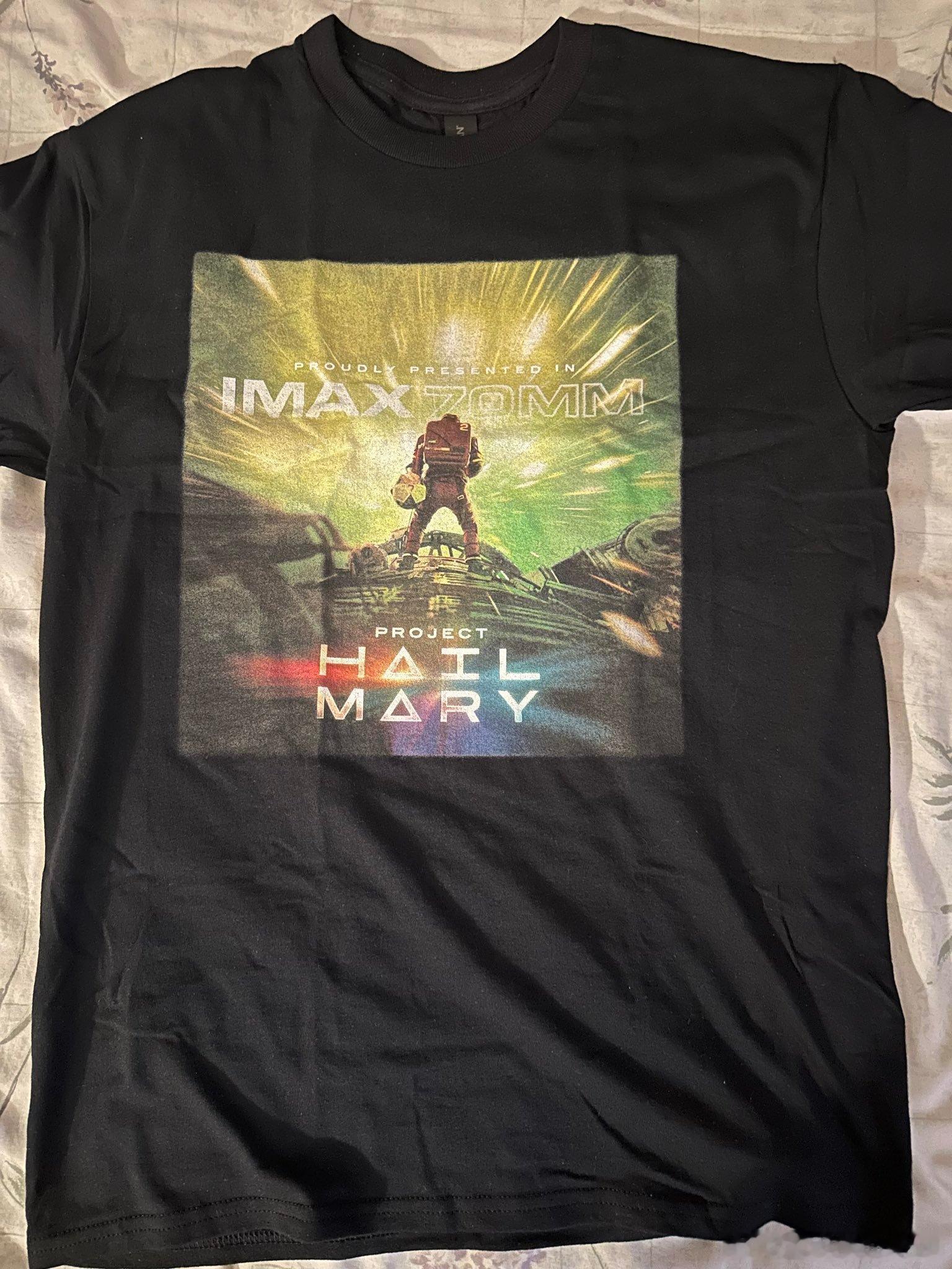 国外有《挽救计划》的粉丝做了件“我在70MM IMAX看的《挽救计划》”的T恤 