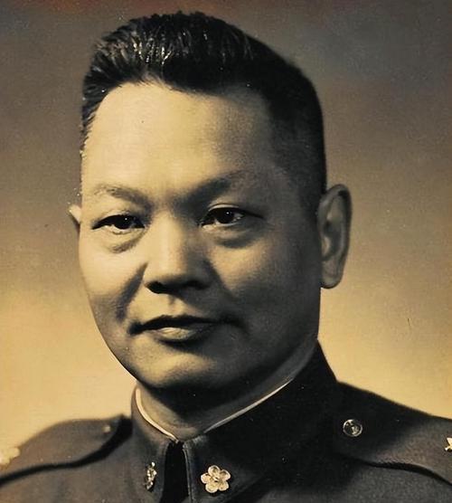 1949年，马呈祥拒绝参加新疆和平起义，张治中发报劝说，他却说：“红军长征后，我