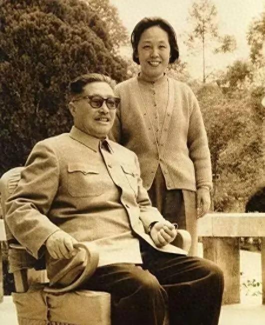 为何自1947年起，贺龙从一线转为后勤工作？彭德怀对此作出的评价十分中肯，背后原