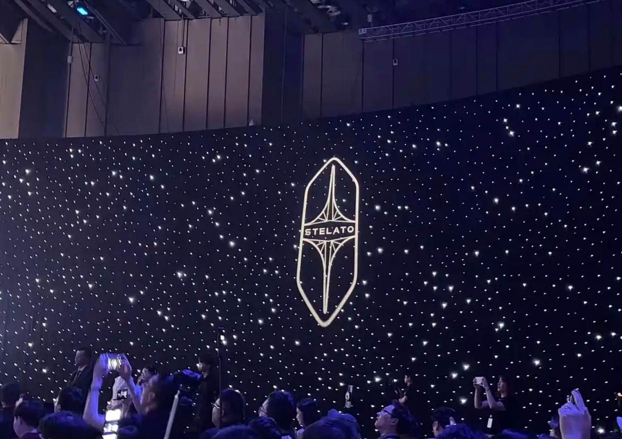 你见过一个品牌因为一个车标开一场发布会的吗？7月8日享界用户星享之夜上，享界推出