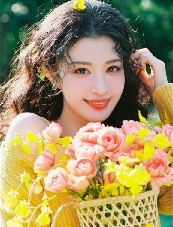 1、电视剧《青风吹又生》网传预计最快7月中旬厦门开机，主演暂定田曦薇和魏大勋。2