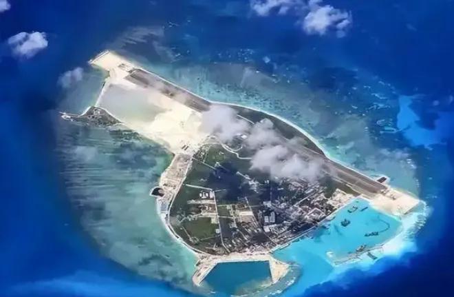 菲律宾警告中国：“如果中国还在黄岩岛附近驻扎解放军的话，菲律宾就会联合周边的国家