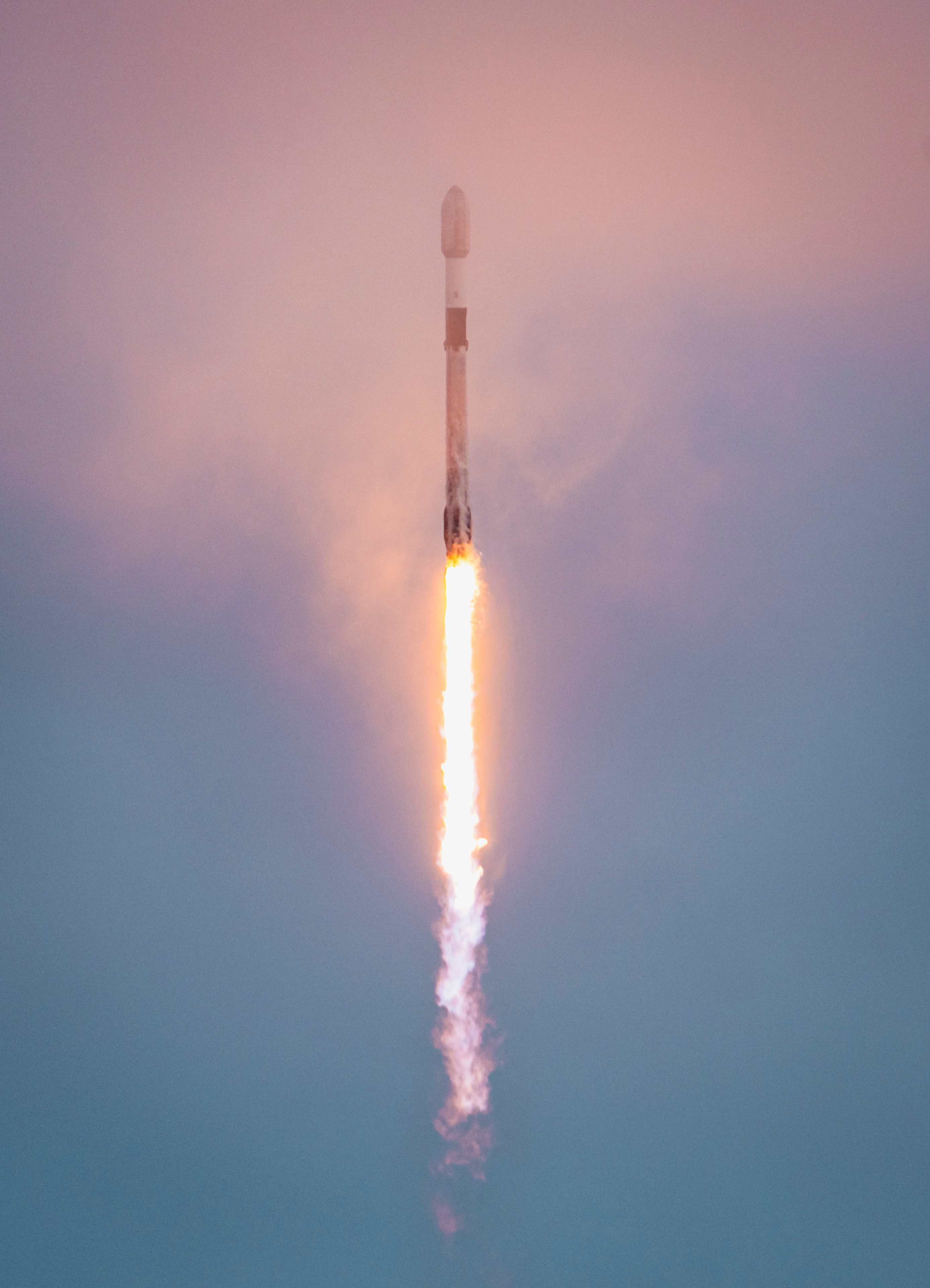 昨天22:37，SpaceX在范登堡太空军基地SLC-4E，使用Falcon 9