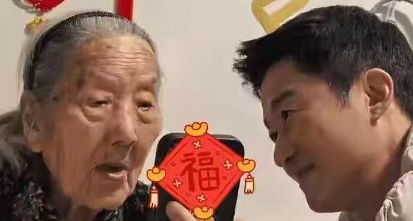 2026年2月26日，吴京带着新电影《镖人》在合肥路演，当天恰好是其妻子谢楠10