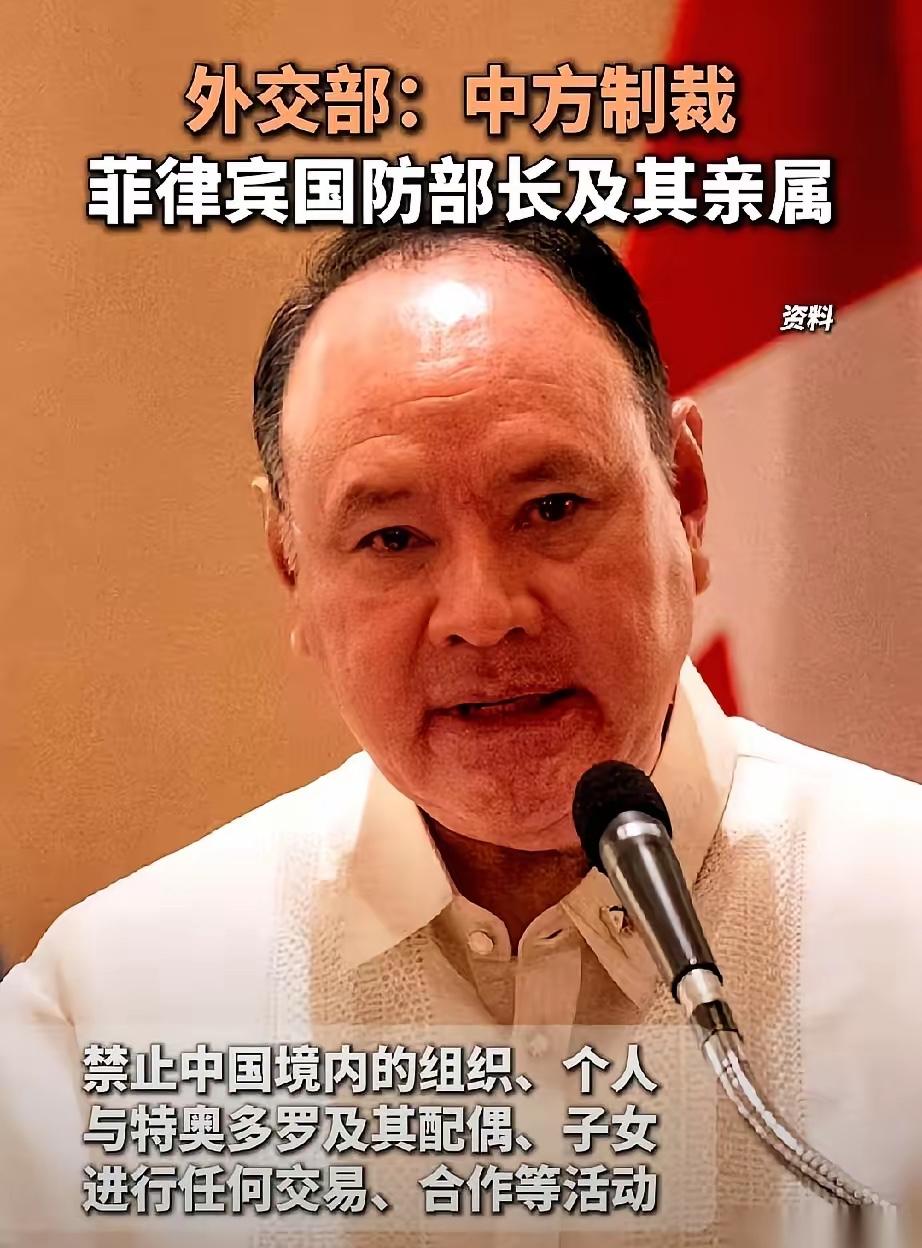 特奥多罗这一巴掌，扇出去的时候，估计自己都觉得挺响亮。

结果没想到，这一下子，