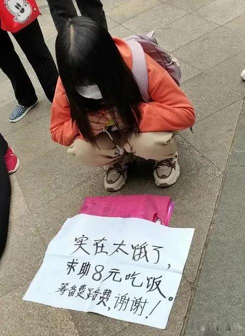 那些“讨金者”的理论很奇葩，以前没机会交社保，现在必须给他们养老金，如果拿没机会