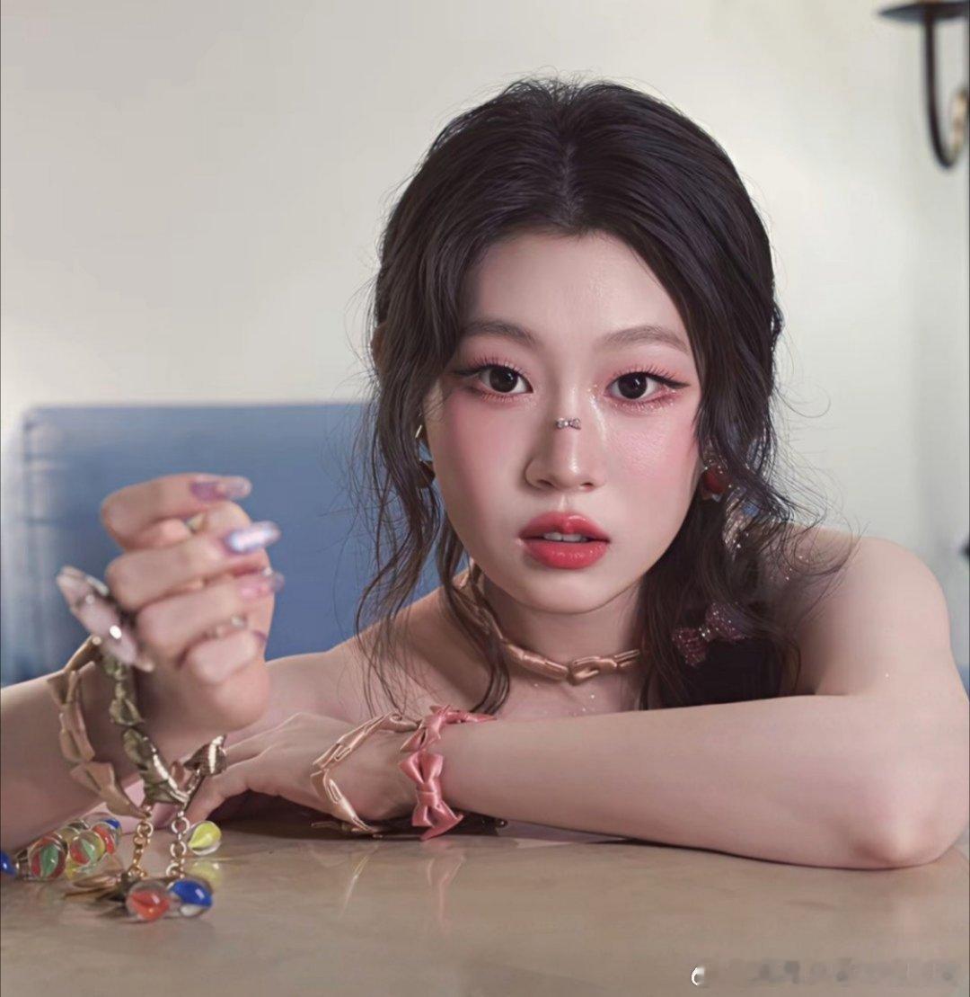 女大十八变，沈佳润真的越来越好看了。 ​​​
