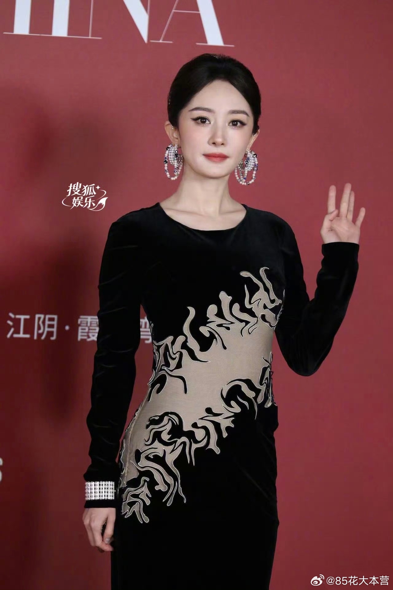 时尚芭莎年度盛典，杨幂红毯压轴出场！大气雍容的生图，来自85顶级星光大花的气质！