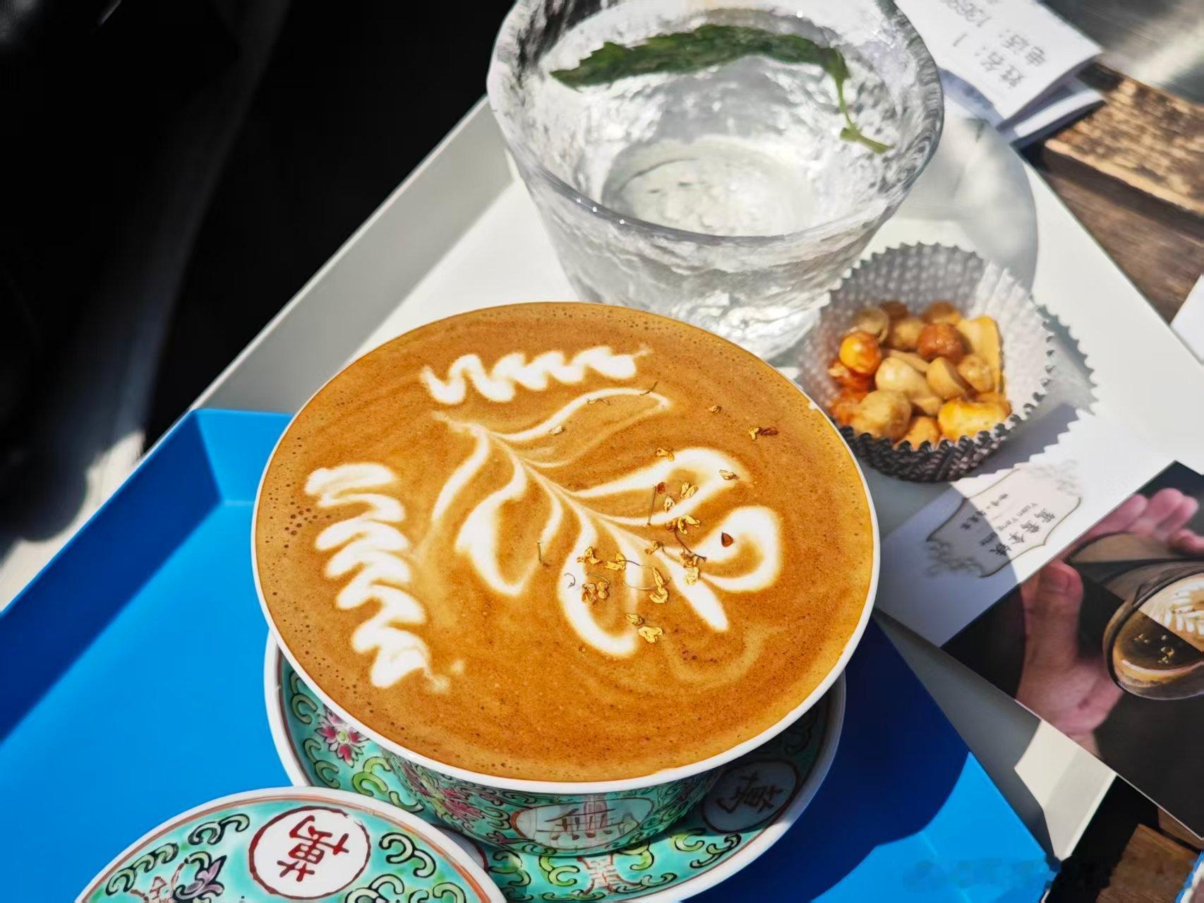 这两天下雨有点冷，好不容易放晴了，请大家喝杯咖啡谁能拒绝一杯热乎乎的咖啡！关注转