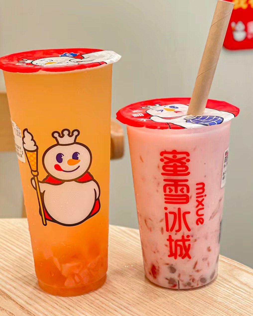 蜜雪冰城为什么能火这么多年？

上次带女儿去玩，商业化得有点让人失望——满街的小