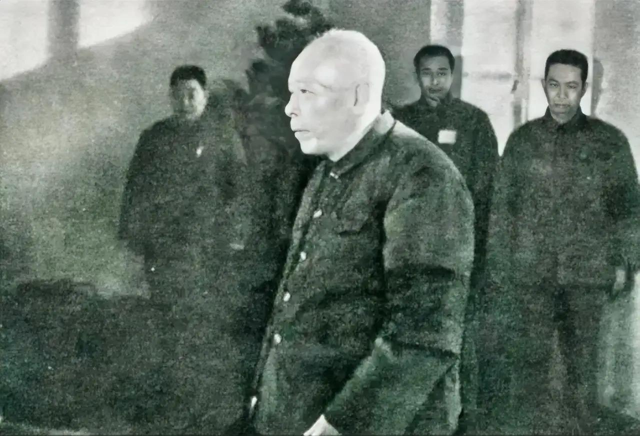李井泉的一生堪称一部波澜壮阔的史诗，尤其是对于四川人民来说，他的名字更是无人不知