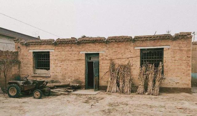 我，选调生，工作十一年，到正科，为什么家里穷一直没有改变。
我叫小伟，我出生在河