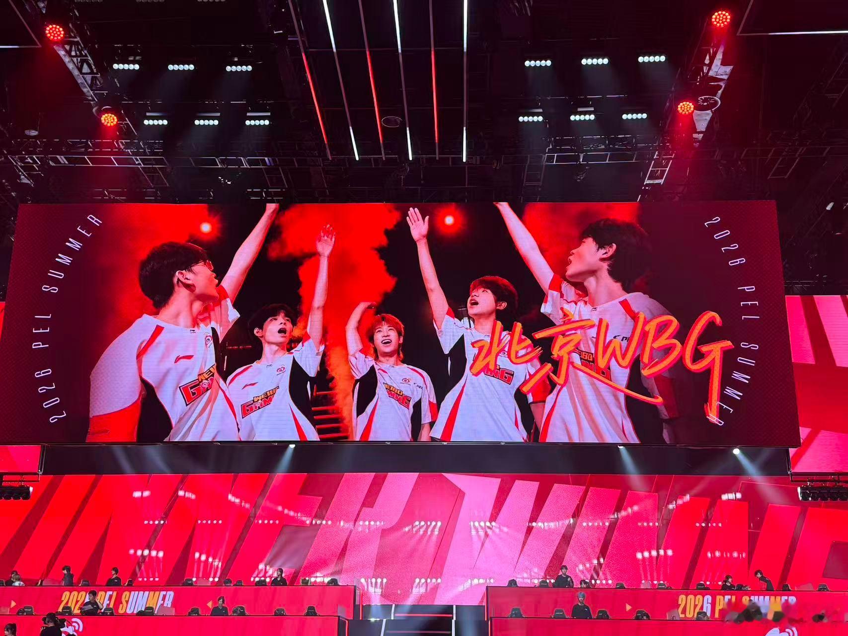 WBG17淘汰吃鸡WBG整局节奏牢牢掌握在手，全队联动拿下17淘汰成功吃鸡，珊志