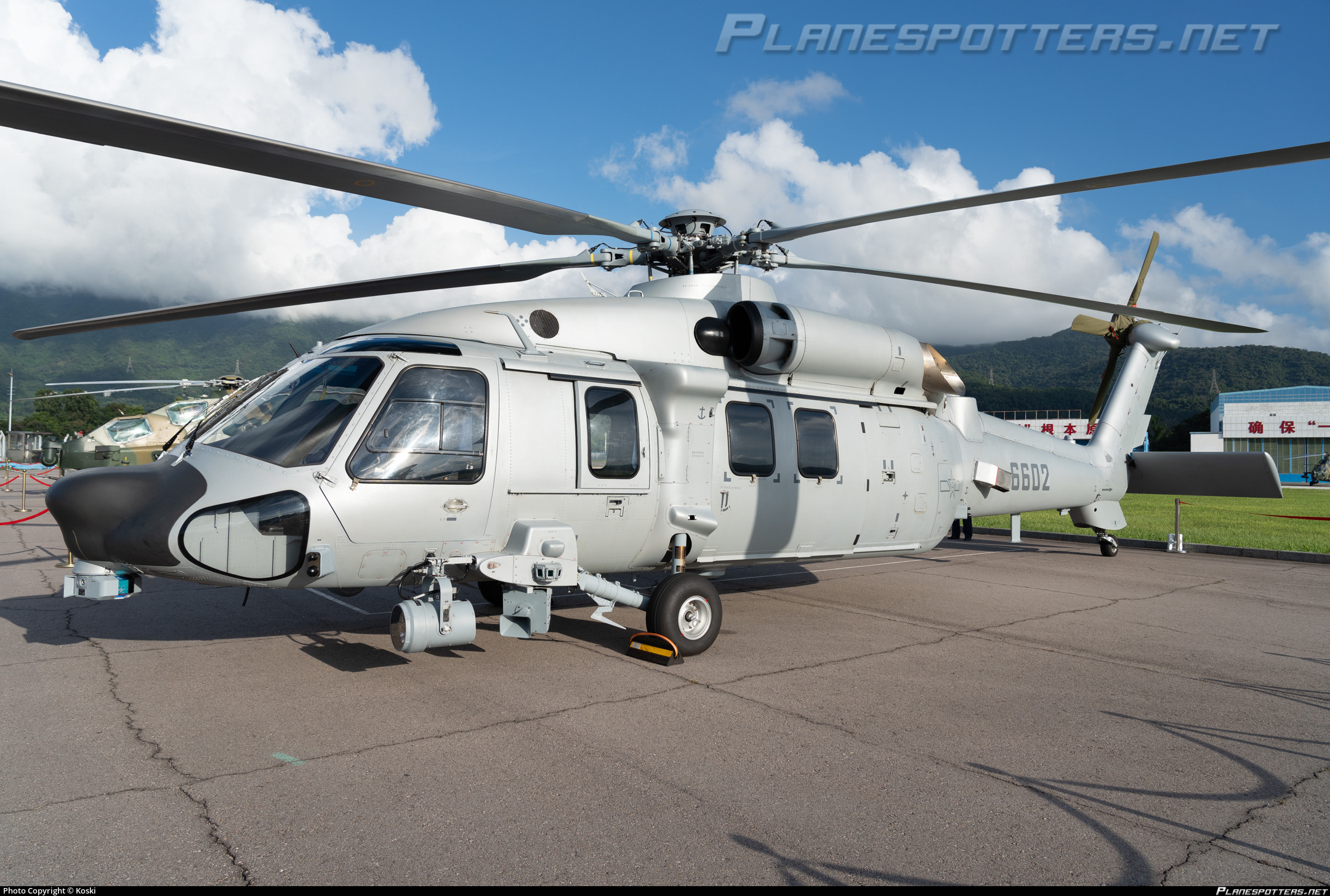 北京确实有北京飞北京的航班，还不止一条航线，上海也有飞上海的航班，香港飞香港的，