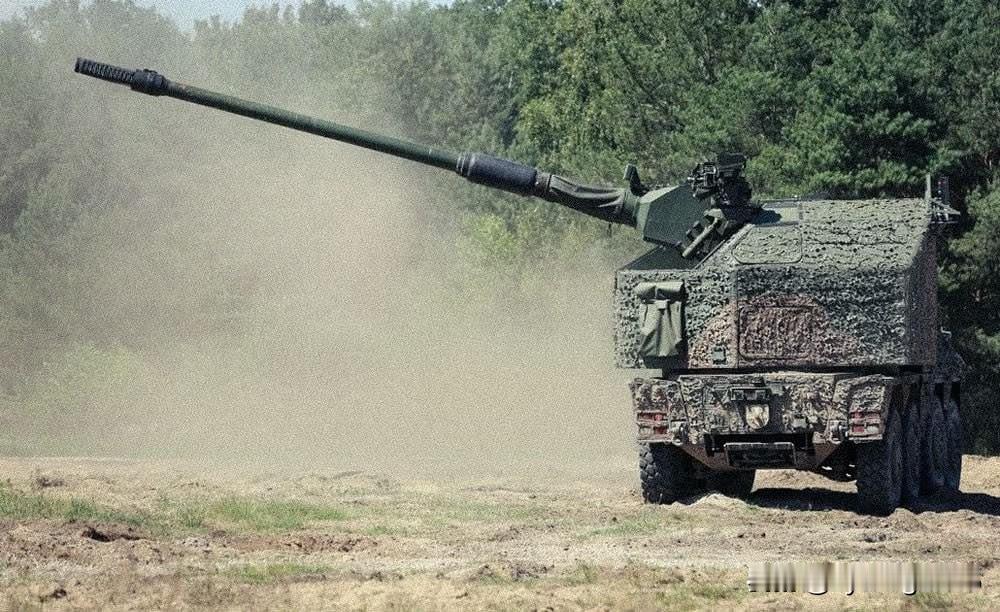 🇬🇧 RCH 155 —— 这款榴弹炮有何独特之处？

核心要点：英国国防部