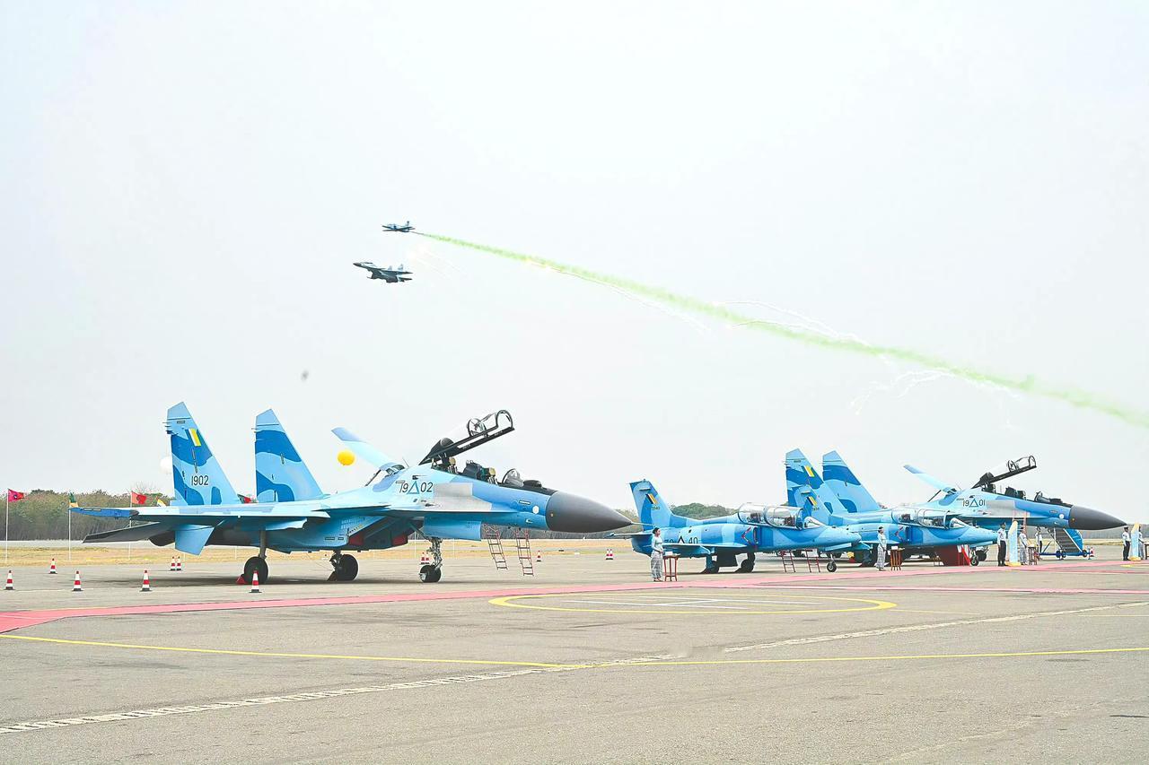 缅甸空军日前在曼德勒省密铁拉（也称梅铁拉）空军基地接收了2架苏-30SME战斗机