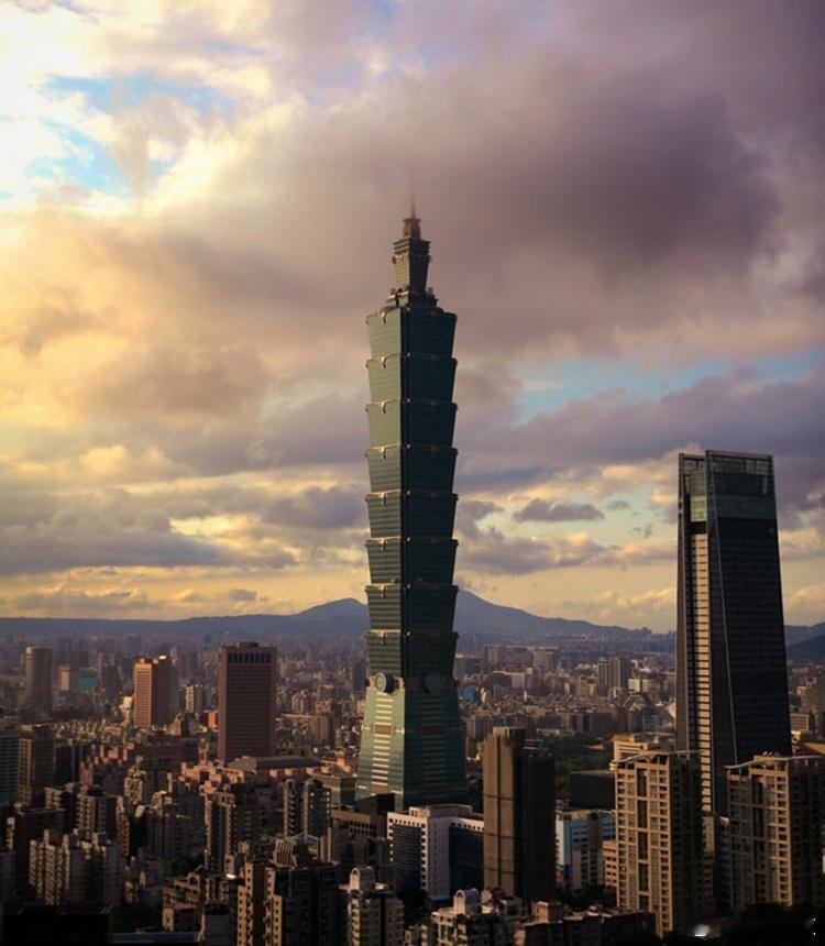 前有萧美琴向大陆示好，送来问候。后有蔡英文也送来祝福，看来台湾是真的想通了吗？而