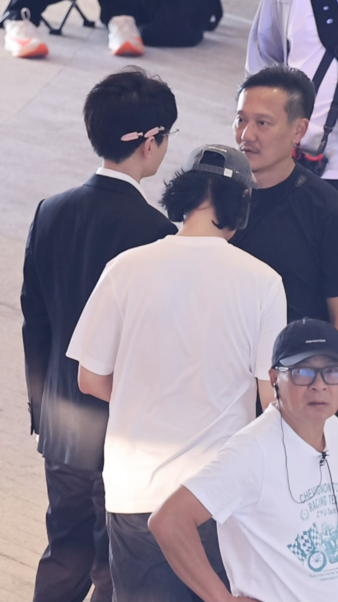 林sir工作时候再拽  私下不还要乖乖站着夹粉色夹子[右哼哼] ​​​