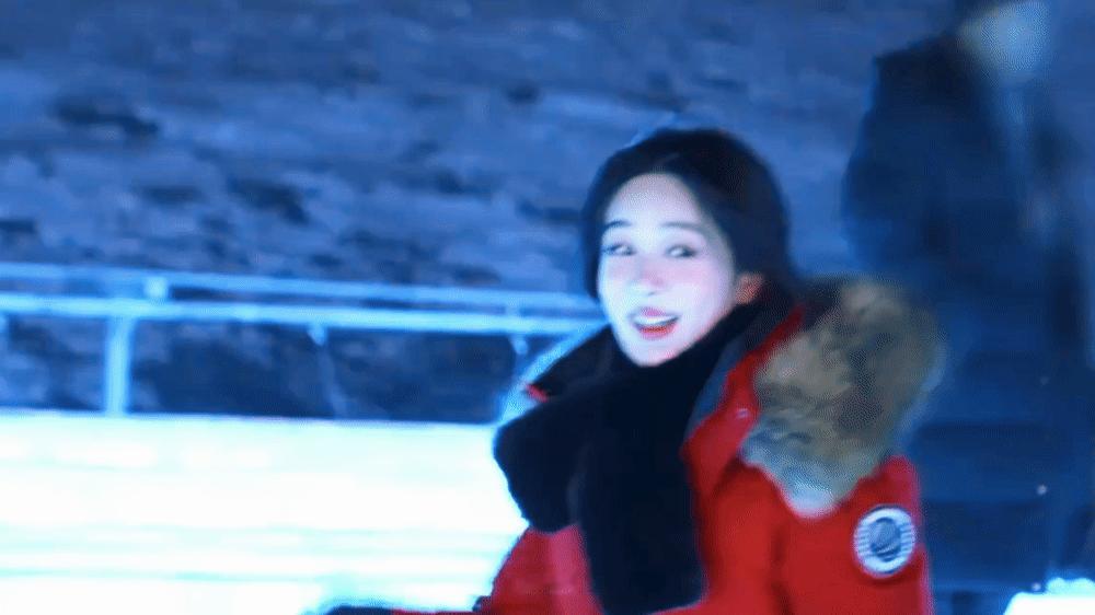 杨紫游冰雪大世界vlog 紫妹，这张，太可爱了，萌萌嫩嫩哒。 