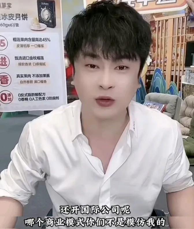 辛巴、小杨哥继续互撕，辛巴先是就大闸蟹价格问题炮轰小杨哥，狂喷三只羊卖东西没有售