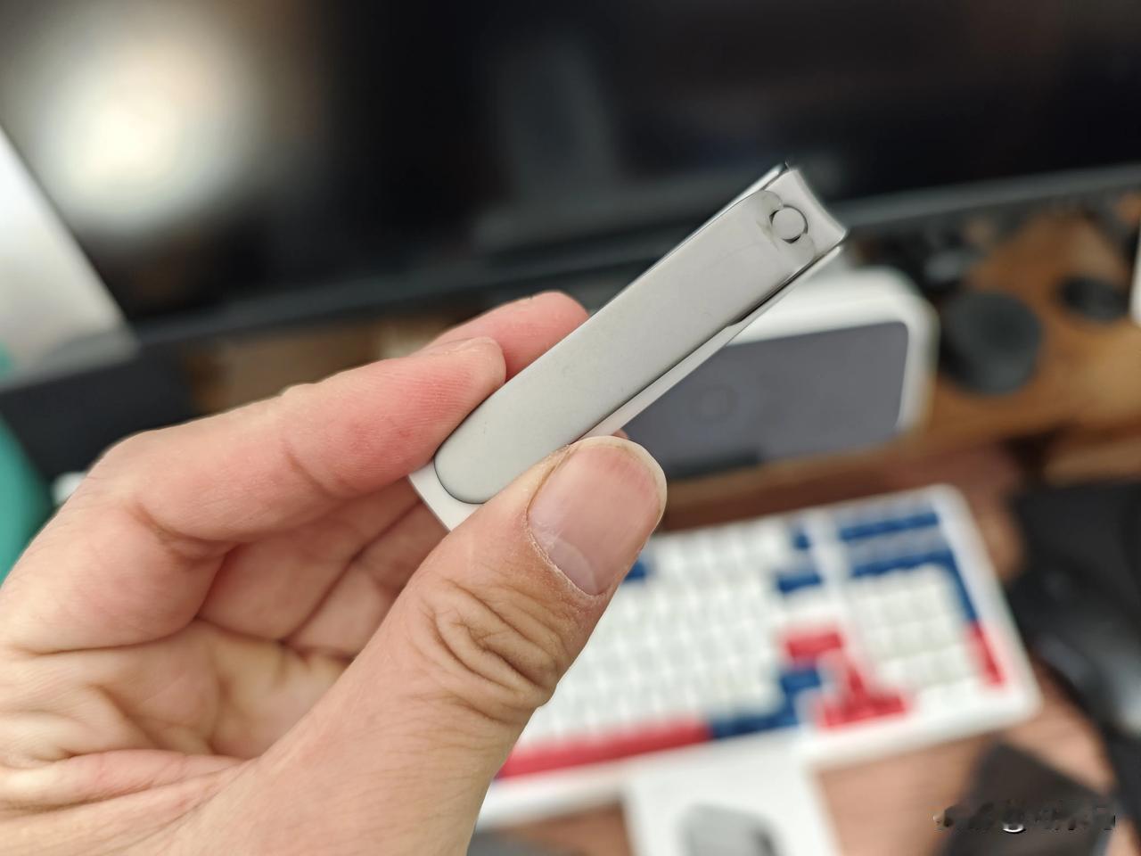 小米米家的指甲剪可比一般的指甲剪好用多了。 ​​​
谁用谁知道。