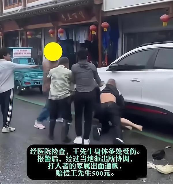 近日，江苏一家三口到某地旅游，到午饭时间将车停在一饭店大门口，饭店老板发现后询问