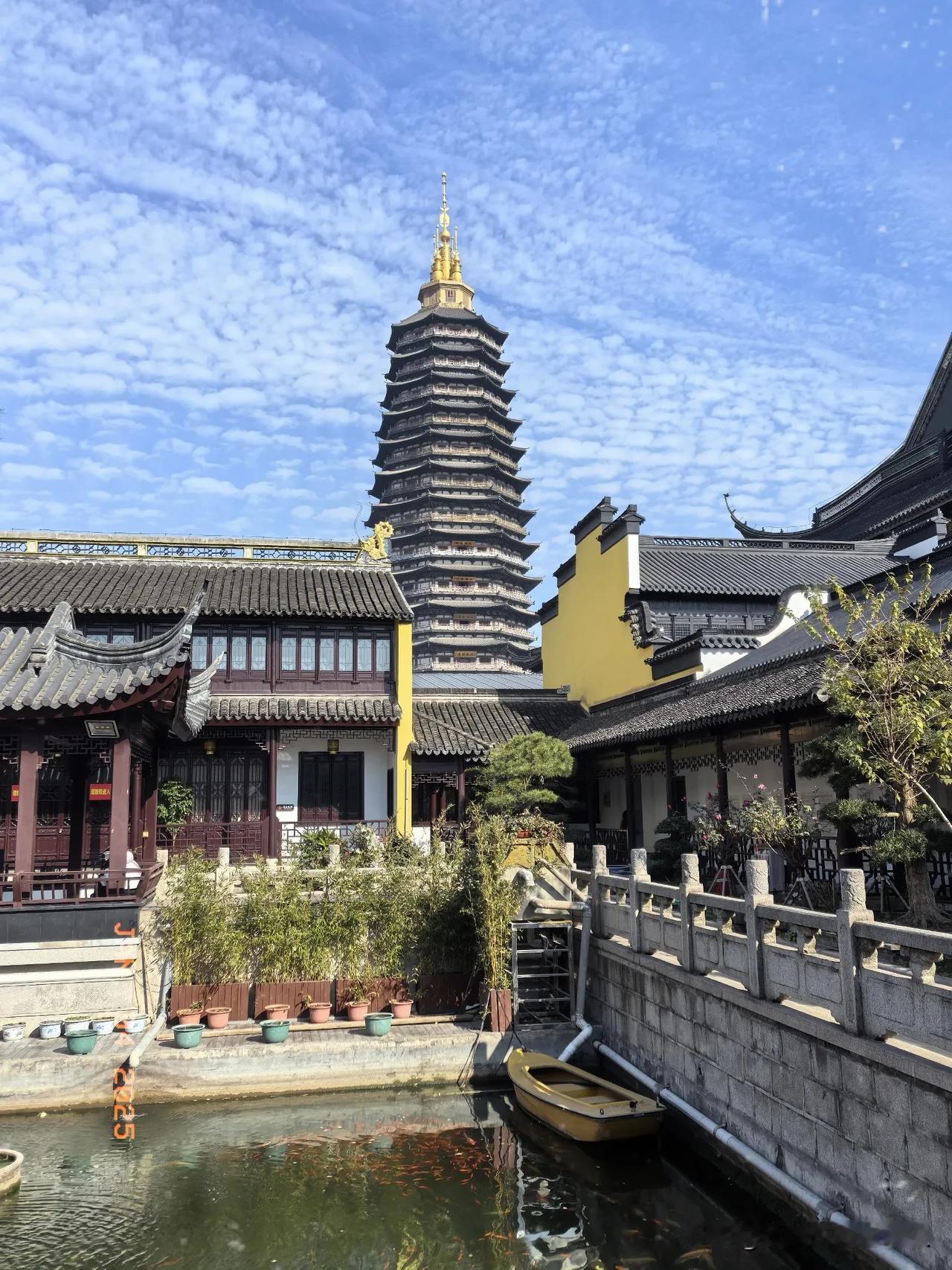 红梅公园和天宁寺，常州代表性的景点，市中心的户外休闲好地方。
