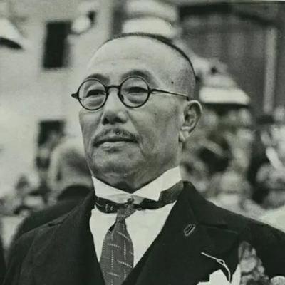 1940年10月的一个寒冷夜晚，大汉奸傅筱庵正在书房熟睡。突然，一声微弱的脚步声