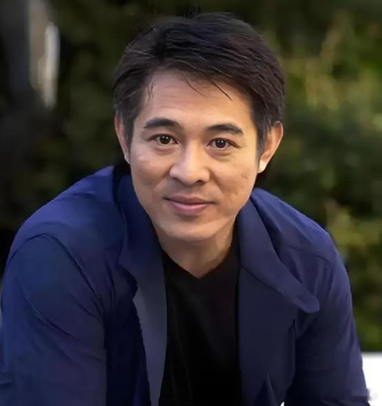 李连杰说成龙甄子丹吴京不可复制 武行圈里，动作演员的“不可复制”在于他们对“身体