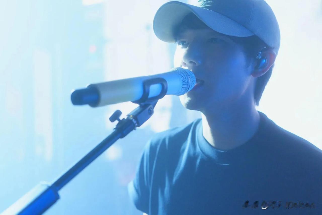 8月23日，十个勤天蒋敦豪官宣新商务，将作为特邀敏肌蓝截嘉宾，亮相米蓓尔直播间。