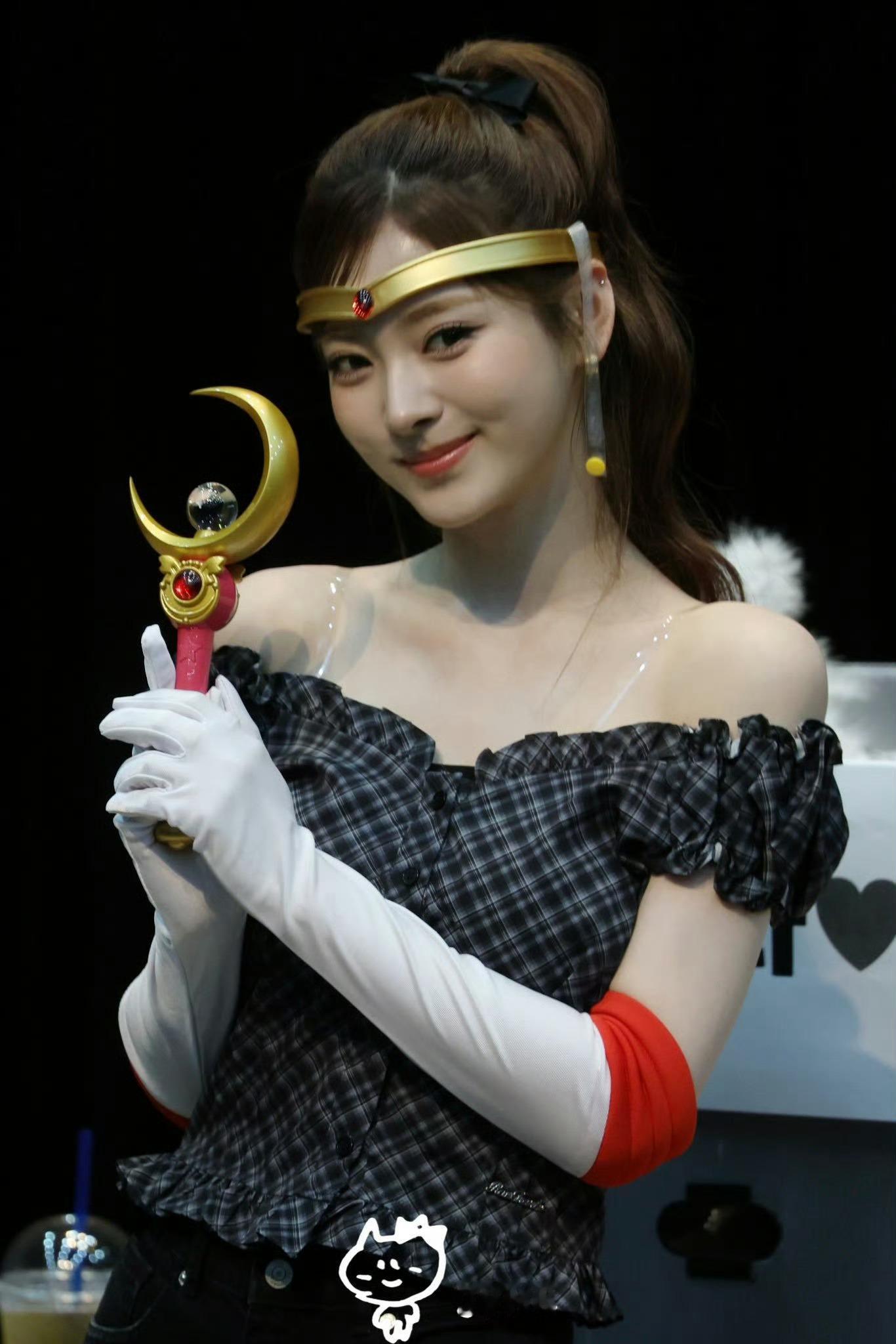 终于想到Anna甜得为何似曾相识了 像古早湾湾的偶像剧女主[爱慕] ​​​