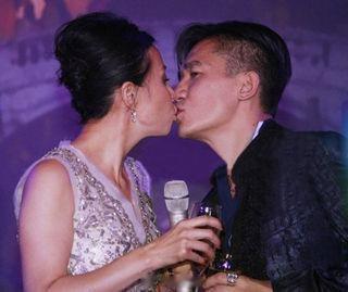 刘嘉玲曾在采访里说：“自己有严重的洁癖，不能忍受与别人共用一个卫生间，即使是丈夫