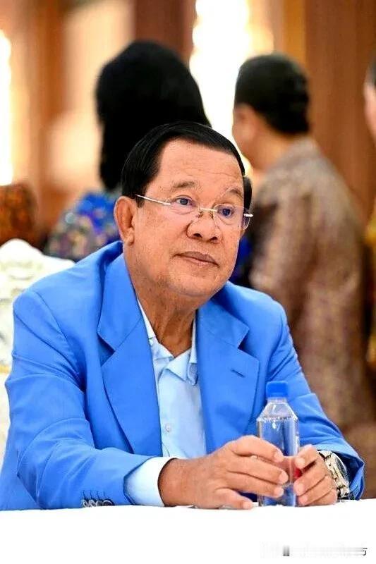 顶级默契！俄柬一唱一和，演的哪出“此地无银”？
 
上午，俄罗斯大使还在义正辞严