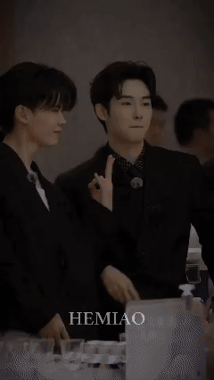 董思成吐槽尹子维脾气大董思成为了省钱点儿童套餐 尹子维突然“发飙”，董思成小声跟