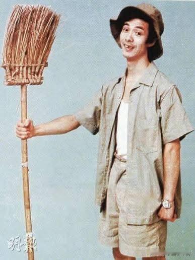 “你们这帮飞车党，赶着去拿出生纸啊？早晚撞死你们这帮家伙！”
 
中国香港金牌监