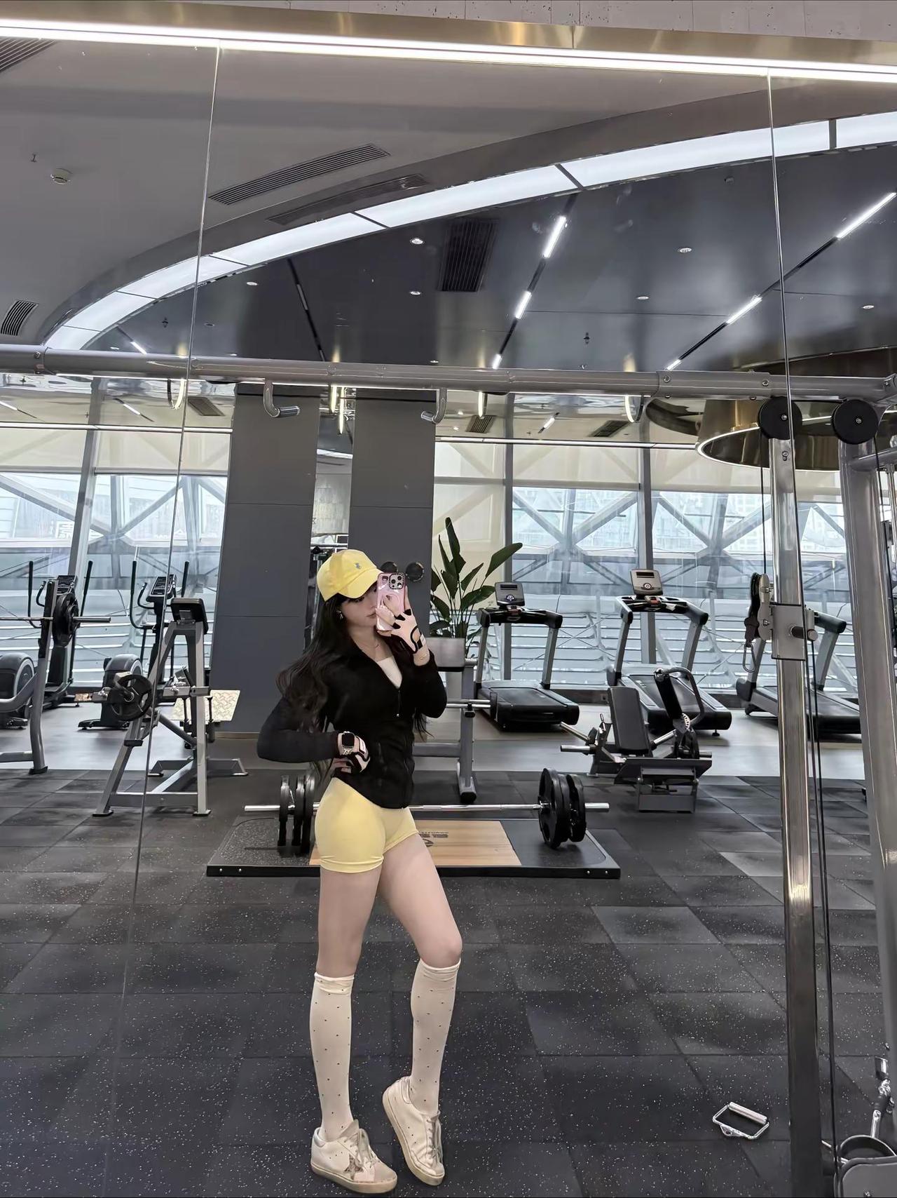美女们不会嫉妒我 她们只会爱上我 健身穿搭 毫无训练痕迹 05 自信的女人最漂亮