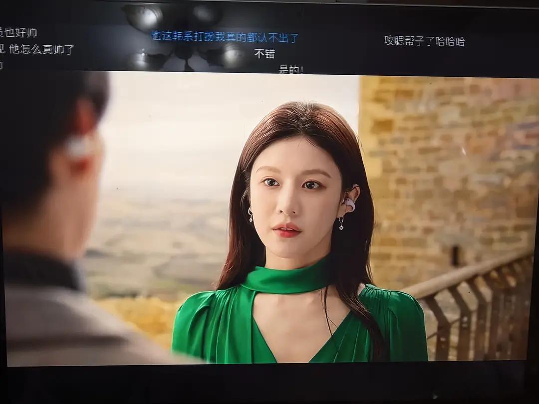 为啥都在清一色夸她好看啊真的好重的假人感............ 