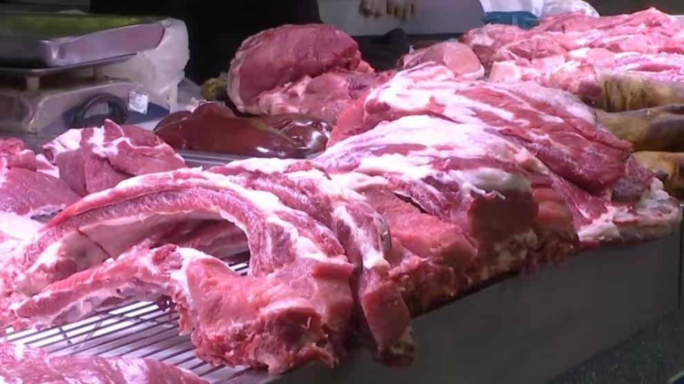 🔥昆明猪价跌破9.7元/公斤！养殖户卖一头亏近300元，市民却迎来吃肉好时机。