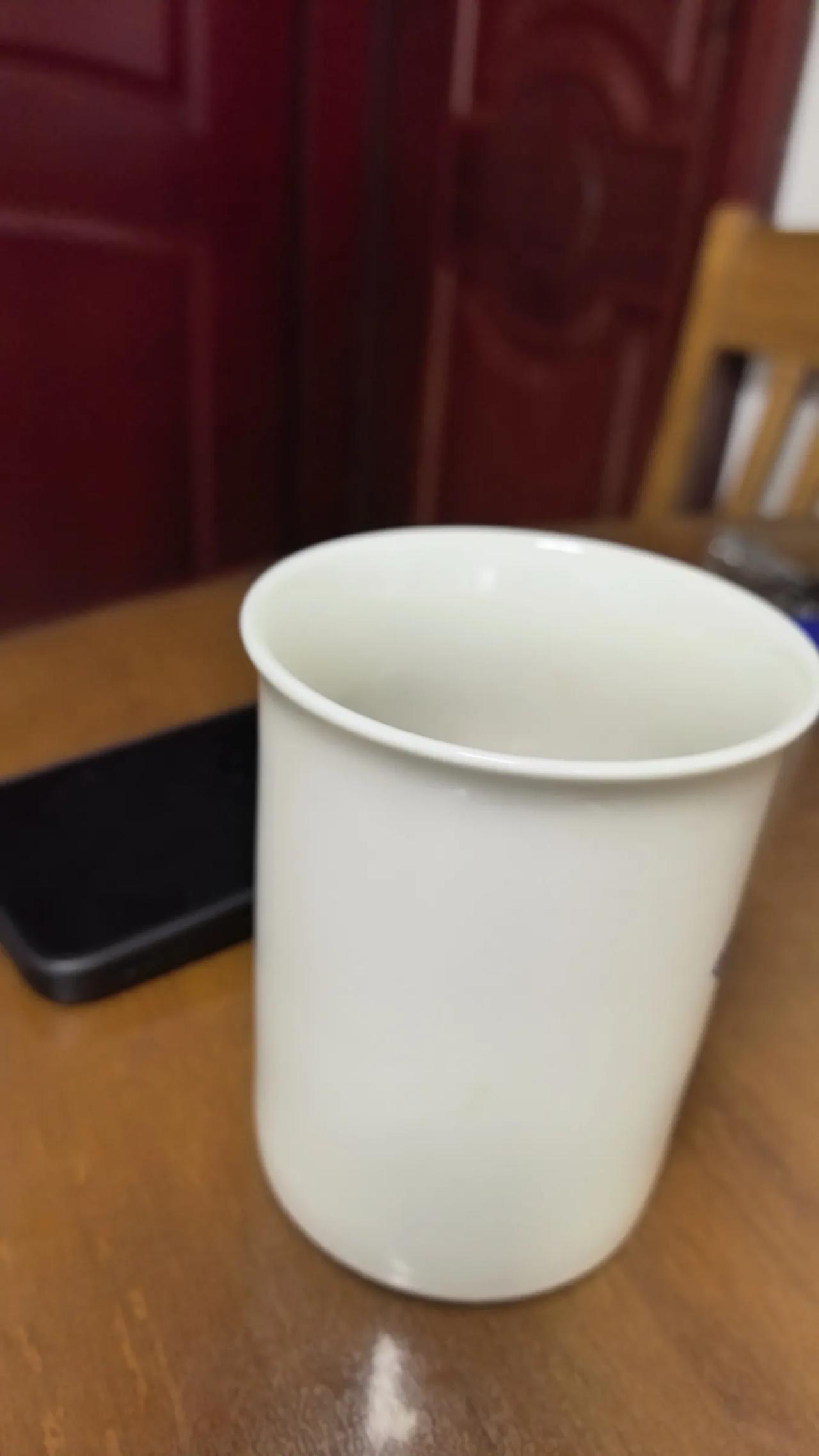 昨天下午，几位同学见面，其中一位同学说，她的儿子今年考上在包头市的一所大学。同学