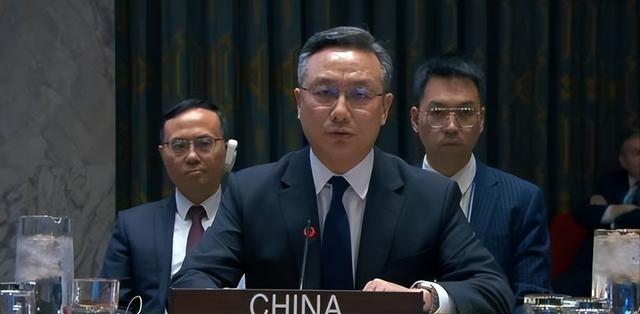 大快人心！安理会全票通过重磅决议，中方强硬表态：谁敢再伤害维和人员，绝不放过。6