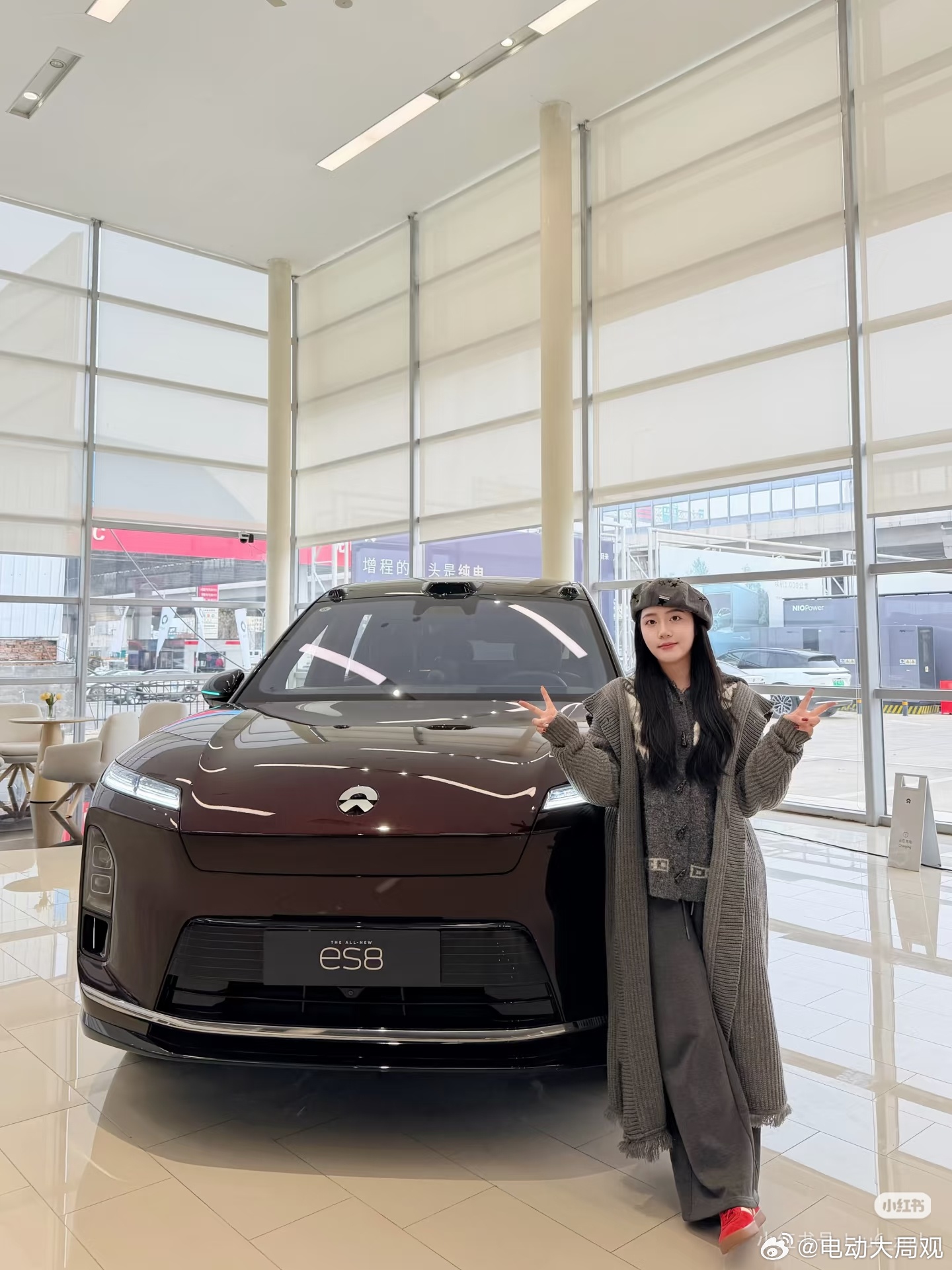 家庭换车纠结了半天！还是选择了蔚来ES8🚗紫棕内饰质感拉满，座舱宽敞通透后排独