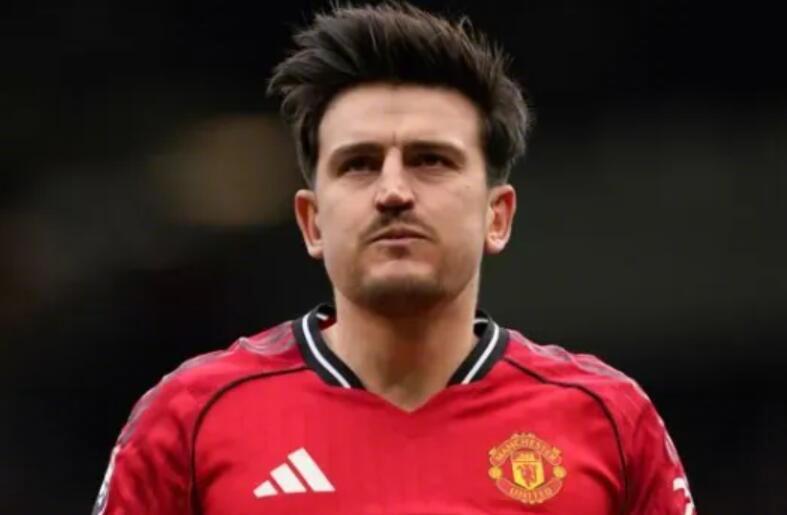 英格兰媒体iNews消息，该媒体谈到了马奎尔的未来。不仅仅是新援的引进，现有球员